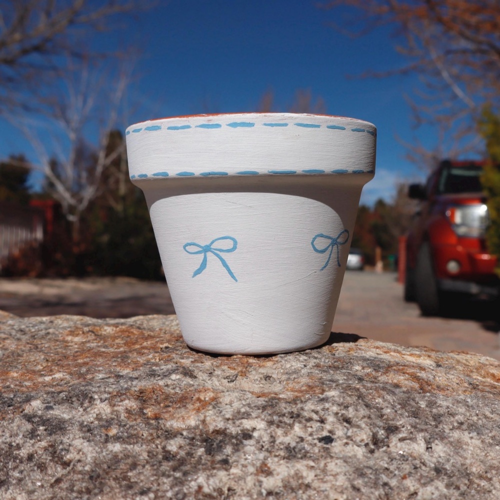 Blue bows clay pot